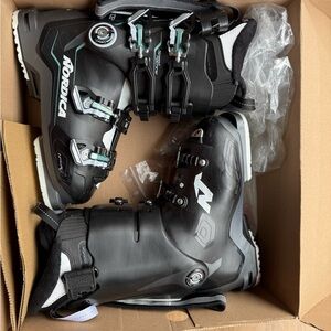 Nordica women’s ski boots size 8